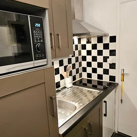 Apartment La Petite Luge Sur Les Pistes, Wifi Centre Station Super-besse